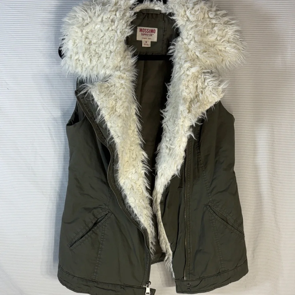 Mossimo Supply Co. Women's Olive Green Vest with Faux Fur Collar - Picture 6 of 10